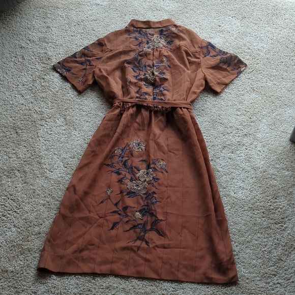 Vintage Floral Embroidered Brown Dress - Picture 7 of 11